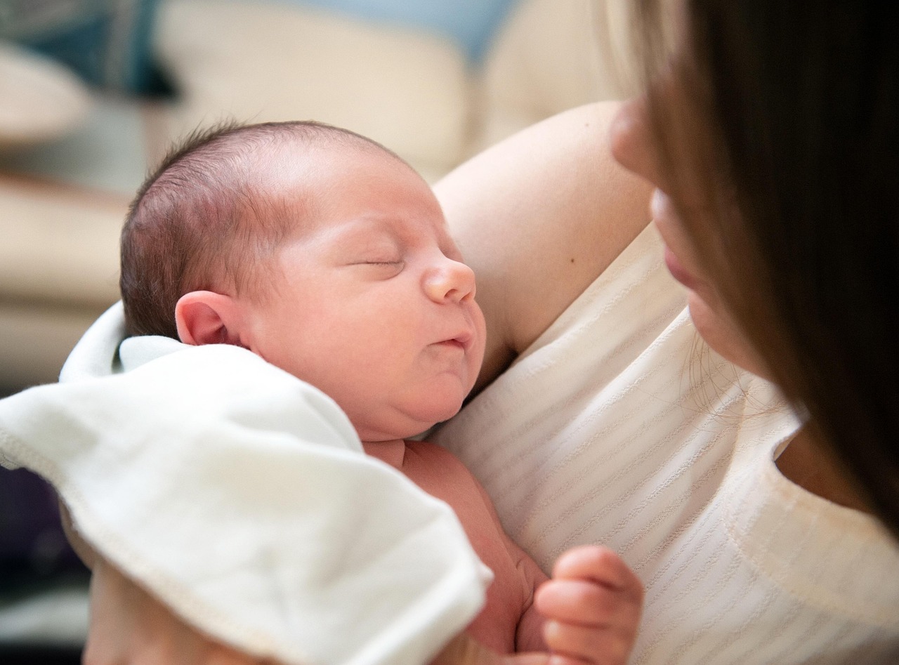 Come garantire un sonno sereno al tuo neonato con il giusto avvolgimento